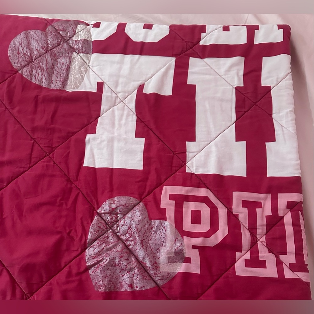 VINTAGE VICTORIA’S SECRET PINK “SO MUCH LOVE SO LITTLE TIME” QUILT - Picture 6 of 16